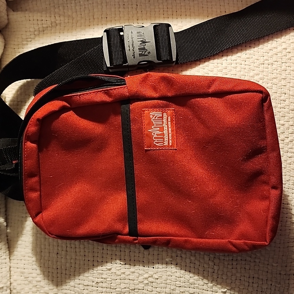 Manhatten Portage sling bag